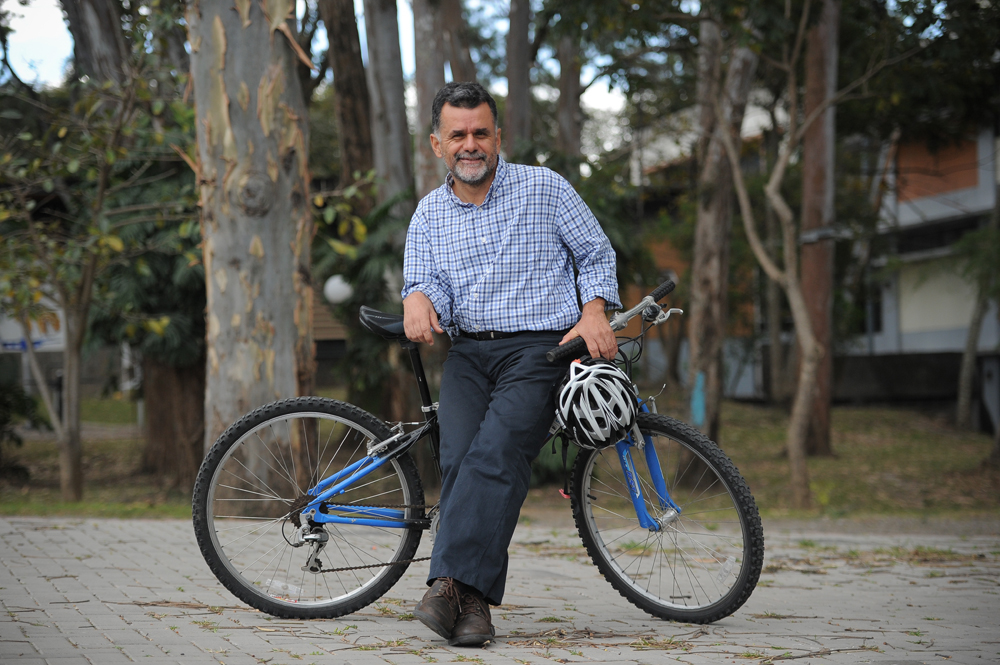 1. Carlos Sandoval trabaja en el Instituto de Investigaciones Sociales de la Universidad de Costa Rica, en San Pedro.