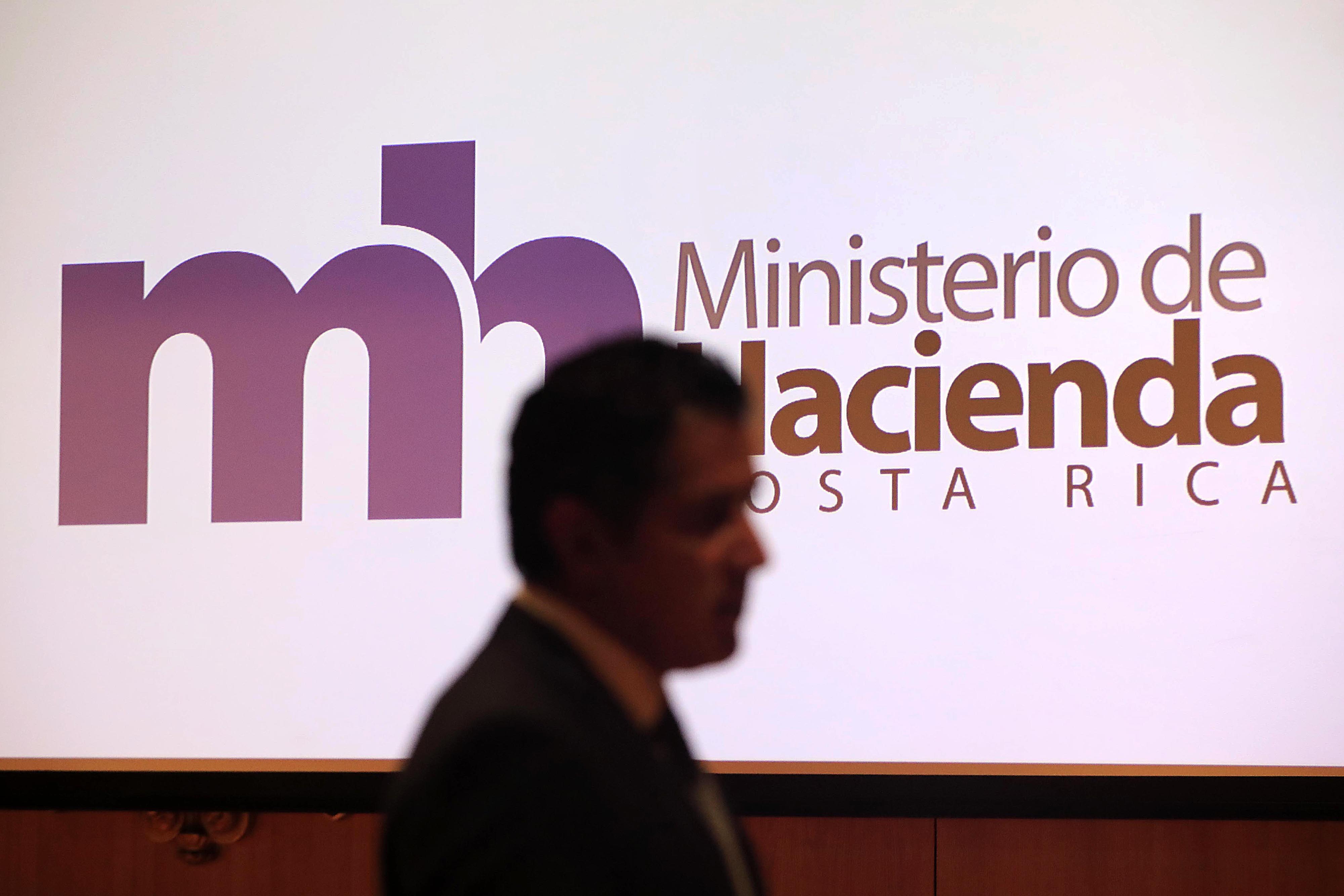 01/09/2023 Asamblea Legislativa. El ministro de Hacienda, Nogui Acosta, presentó el Proyecto de Ley Presupuesto Nacional 2024 al presidente de la Asamblea Legislativa, Rodrigo Arias, y a la presidenta de la Comisión de Hacendarios, Paulina Ramírez.