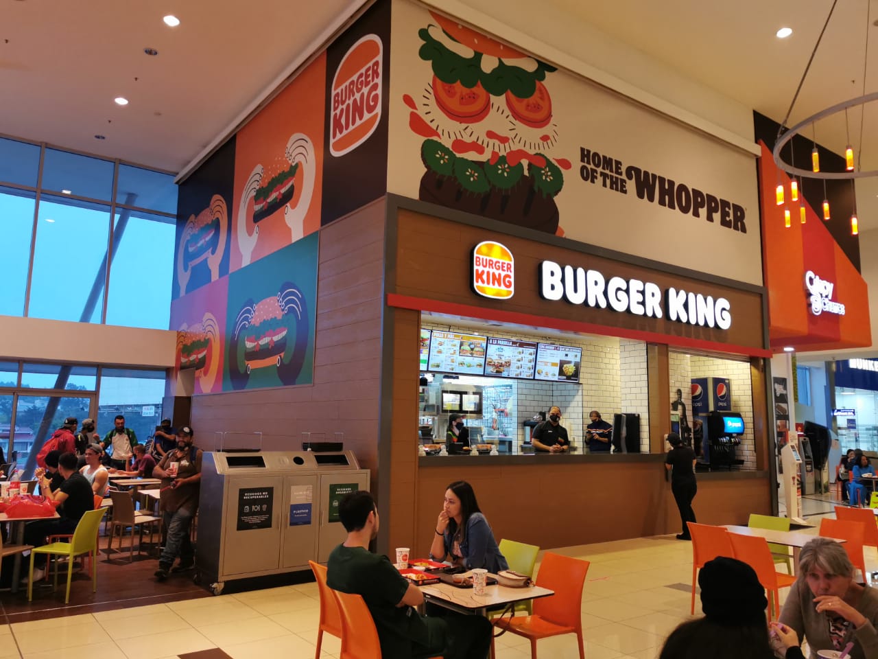 19/2/2021. Burger King abrió cuatro locales durante el 2020, incluido este en Plaza Lincoln. La cadena apunta a hacer cinco aperturas más durante el 2021, pero ajustará su plan de acuerdo con el comportamiento de la economía local. Foto: Cortesía de Burger King Costa Rica