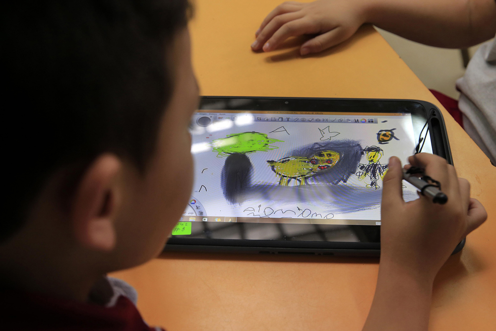 11/11/16. Moravia. Los niños del Jardín de Niños de la Escuela Porfirio Brenes reciben lecciones mediante la aplicación de programas e internet en tabletas y demás dispositivos de computación. Foto: Rafael Pacheco