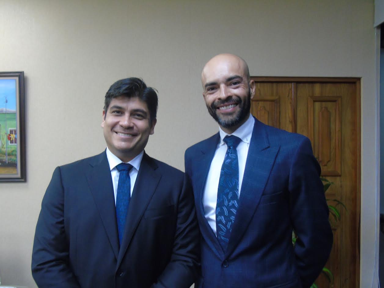 Carlos Alvarado, mandatario electo destacó la importancia de apoyar el diseño nacional. Foto: Fabrizzio Berrocal para LN