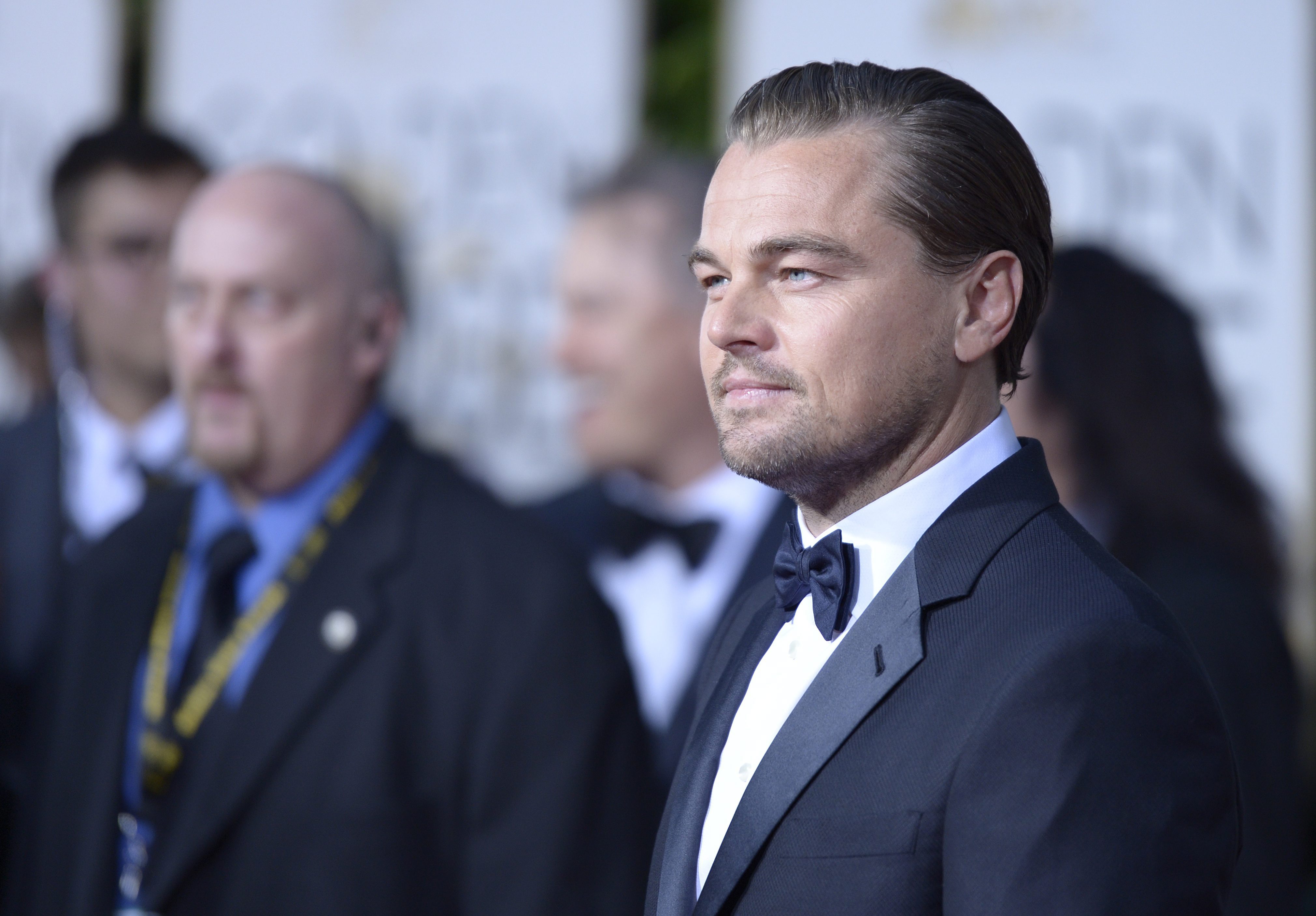 Leonardo Dicaprio en la alfombra roja de los Globos de Oro 2016 donde ganó un premio por su papel en The Revenant. Ahora espera repetir en los Óscar.