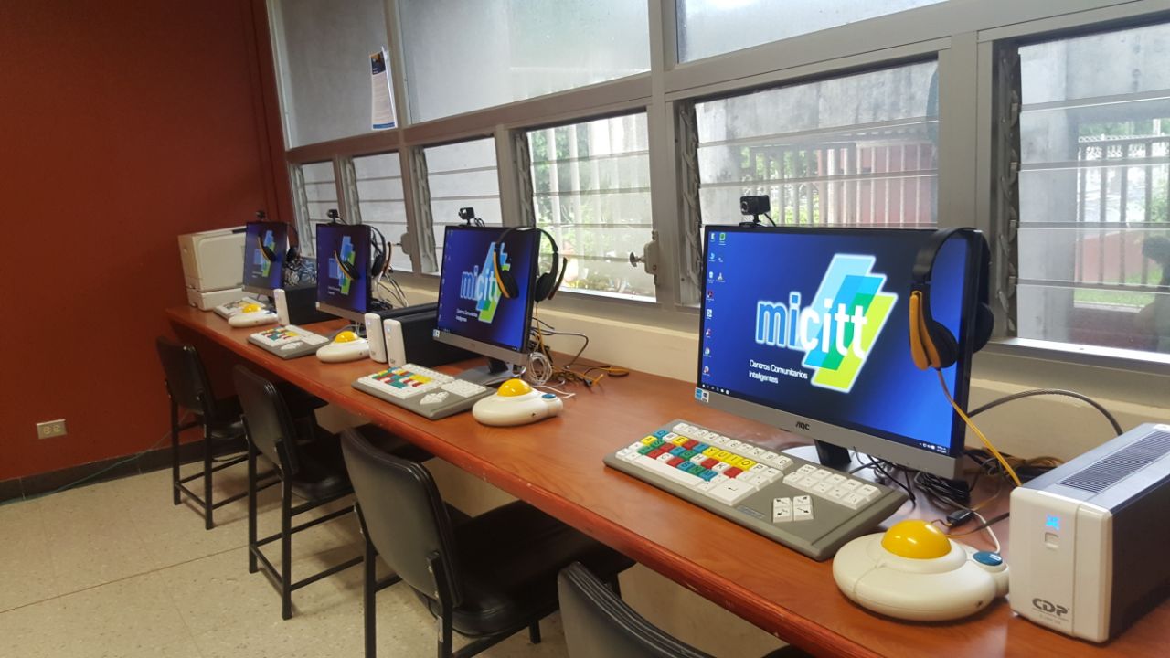 El Centro Comunitario Inteligente (CECI), ubicado en el hospital de Liberia, cuenta con equipos adaptados para atender a población con discapacidad.