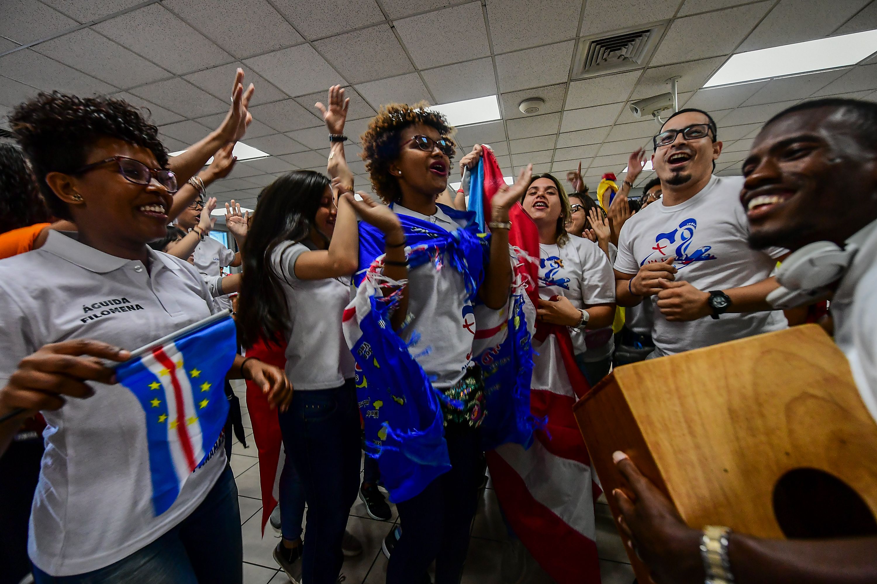 Peregrinos llegan al aeropuerto de la Ciudad de Panamá, el 16 de enero del 2018. (Foto: AFP)