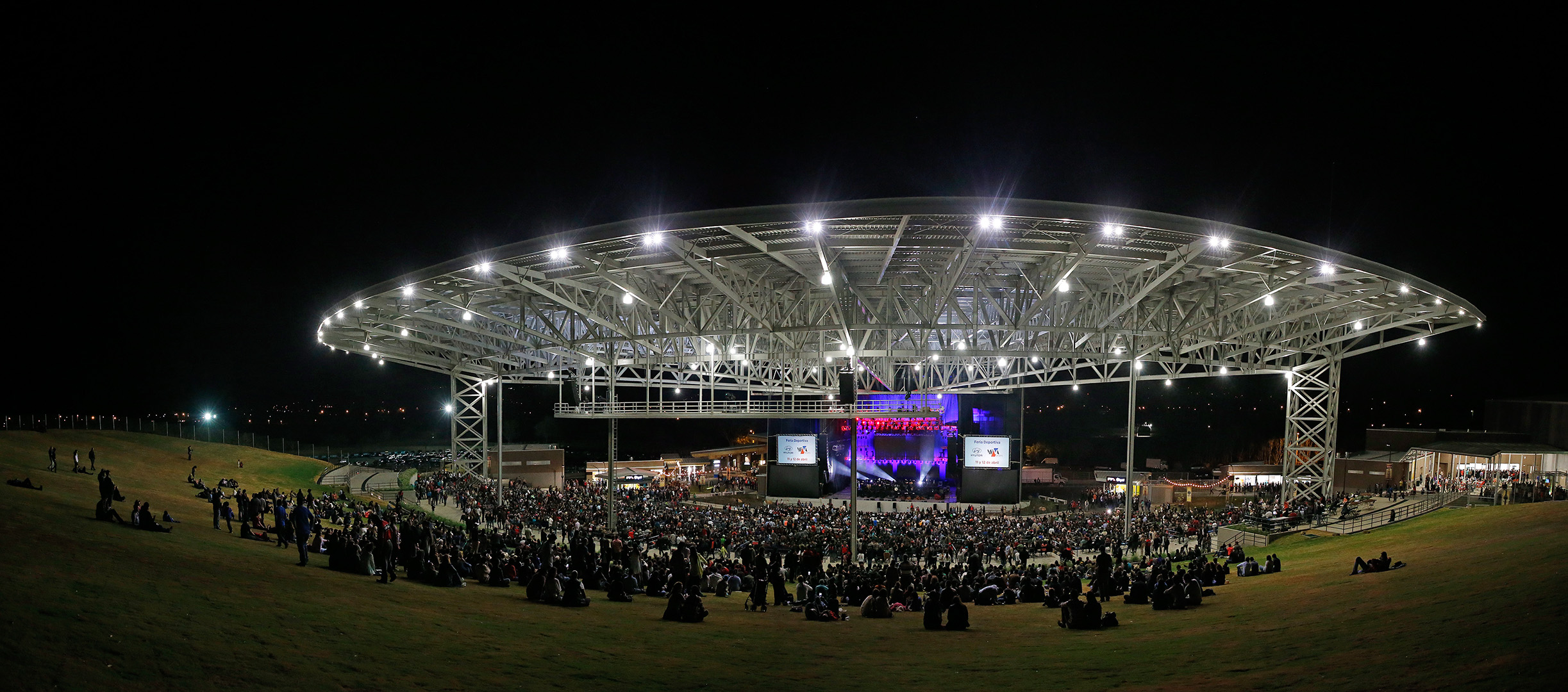 11-04-15. PARQUE VIVA, LA GUACIMA. Conciertazo con La Orquesta Filarmonica en la inauguracion del Parque Viva. Foto: Rafael Pacheco
