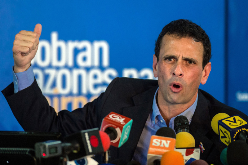 “Son capaces de cualquier cosa”, dijo ayer Capriles. | AFP