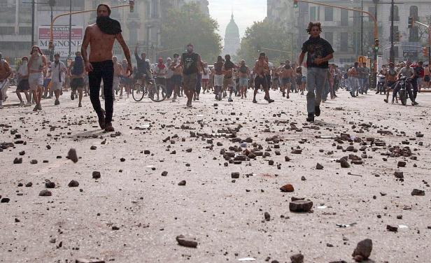Fotografía de archivo de las manifestaciones que se vivieron en el país suramericano en 2001.