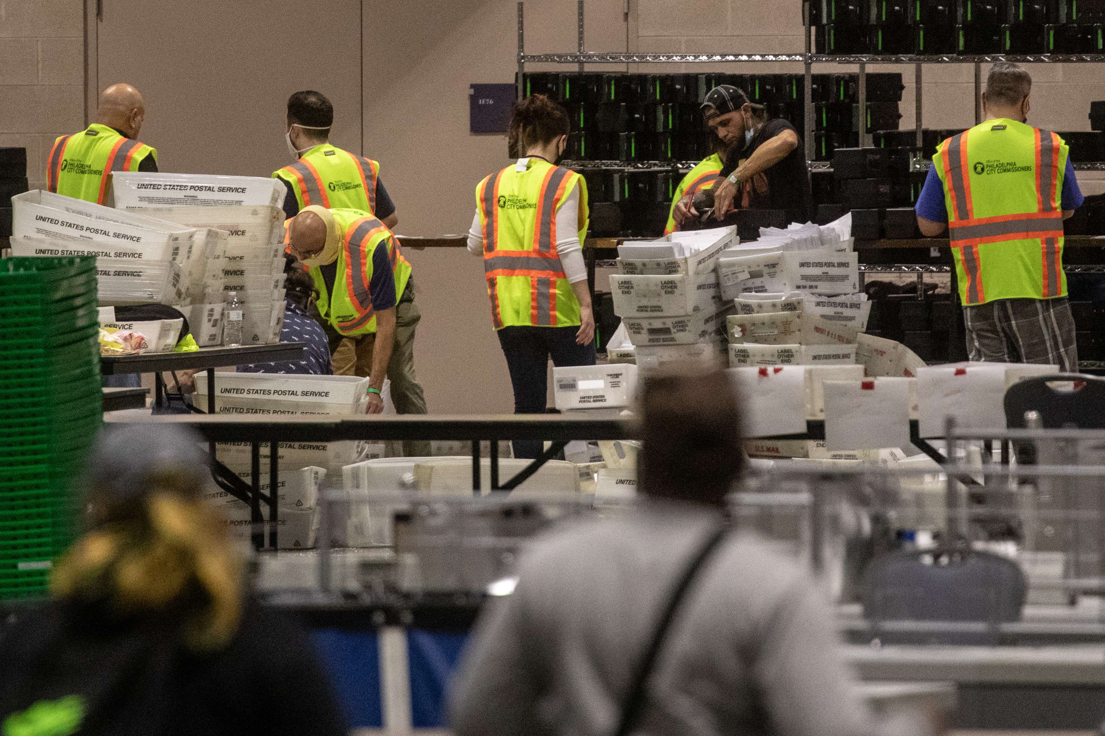 PHILADELPHIA, PENNSYLVANIA - NOVEMBER 06: Election workers count ballots at the Philadelphia Convention Center on November 06, 2020 in Philadelphia, Pennsylvania. Joe Biden took the lead in the vote count in Pennsylvania on Friday morning from President Trump, as mail-in ballots continue to be counted in the battleground state. Chris McGrath/Getty Images/AFP
== FOR NEWSPAPERS, INTERNET, TELCOS & TELEVISION USE ONLY ==