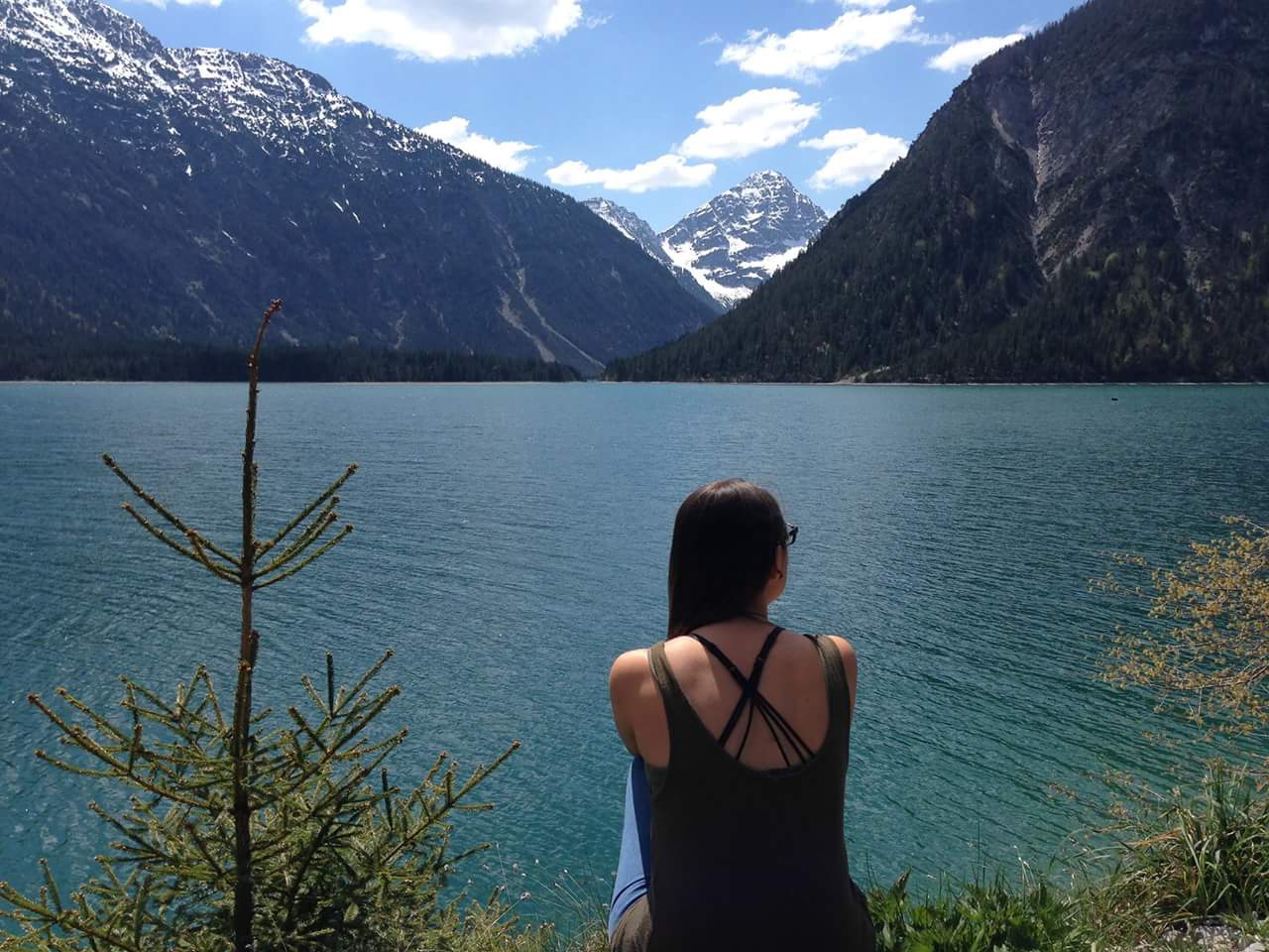 La tica Jhinneska Araya en Plansee, Austria, a dos horas de su casa en Augsburgo, Alemania.