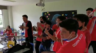 Con el gol de la Sele los muchachos de quinto estallaron de emoción. | La Teja