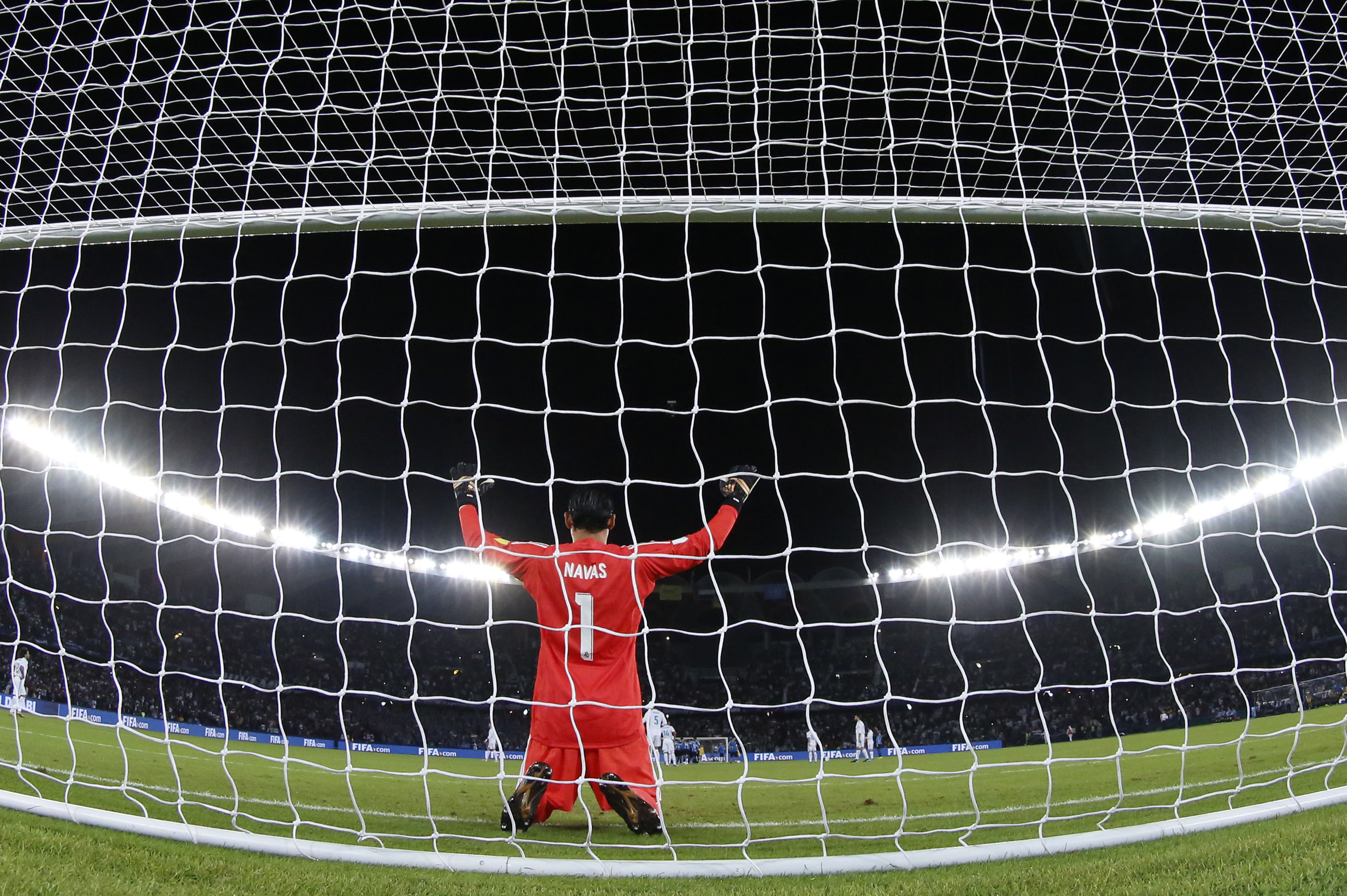 Keylor Navas hizo su acostumbrada oración previo al partido del Real Madrid ante Gremio, al que superó 1-0 en la final del Mundial de Clubes.