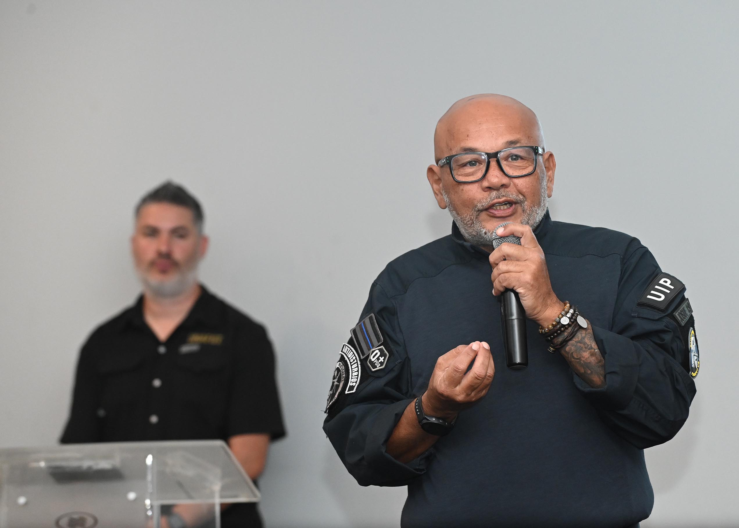 11 de marzo del 2025. Hotel Crowne Plaza. 14:00 hrs. Conferencia de prensa de la Unión Nacional de Fútbol (UNAFUT) para hablar acerca de la gobernanza y pirotecnia en el fútbol nacional. En la foto: Raúl Rivera de la Fuerza Pública dio un discurso acerca del uso de pirotecnia en la barras de fútbol. Foto: Albert Marín para la Teja.