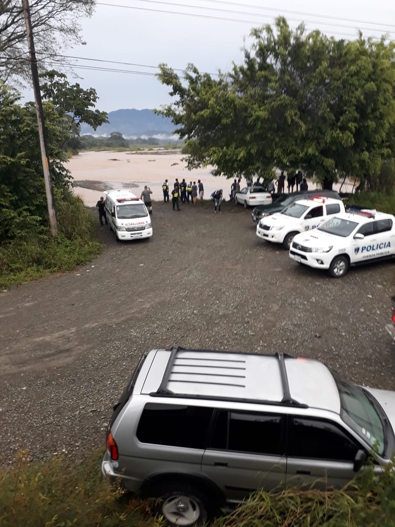 Seguridad Pública y Cruz Roja participan en el rescate.