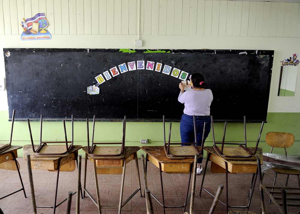 El 81% de los ¢1,4 billones de gasto de salarios de docentes se financiará con bonos de deuda en el 2017, según adelantó el Ministerio de Hacienda. | MELISSA FERÁNDEZ /ARCHIVO