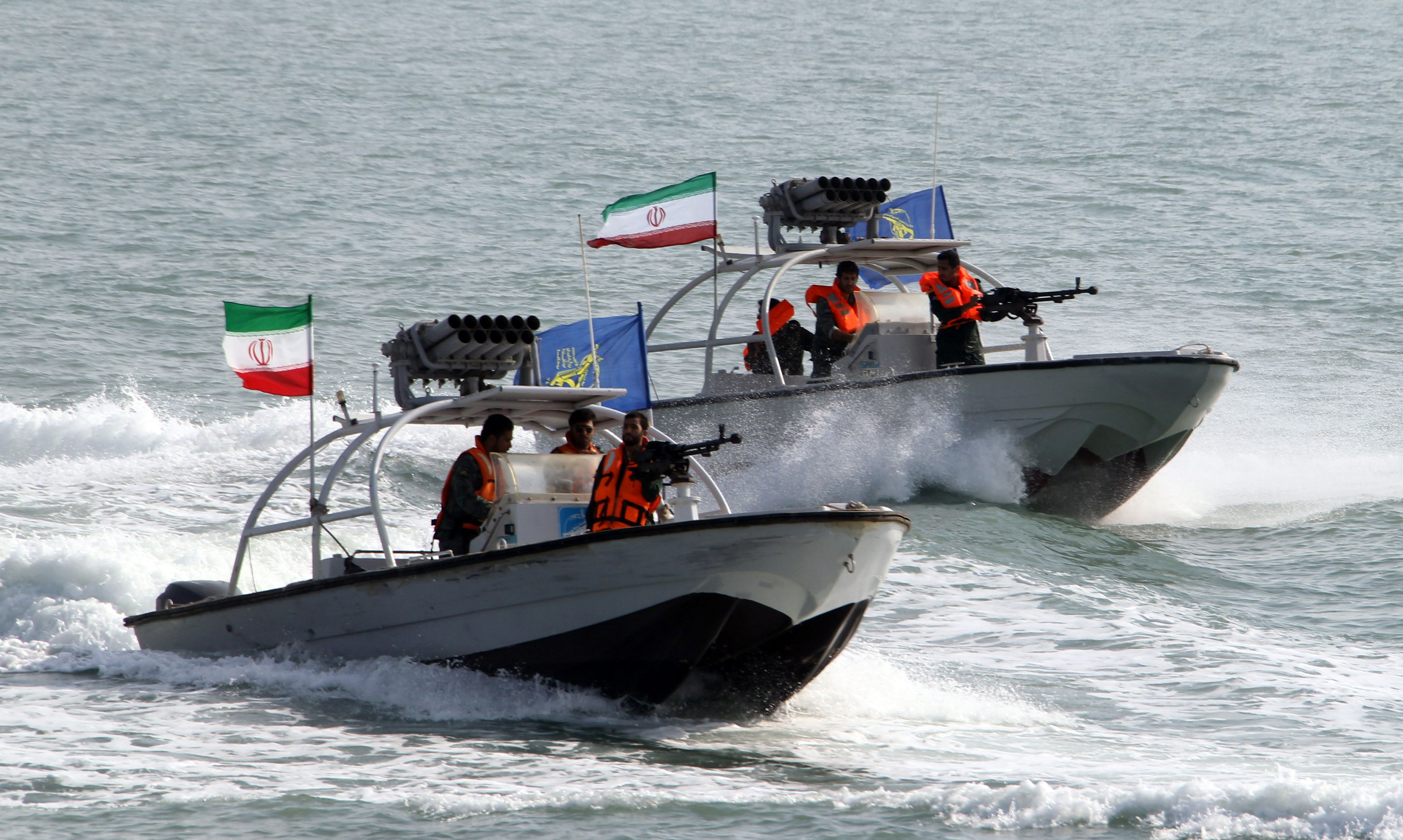 Miembros de los Guardianes de la Revolución en el puerto de Bandar Abbas, el 2 de julio del 2012. Foto: AFP