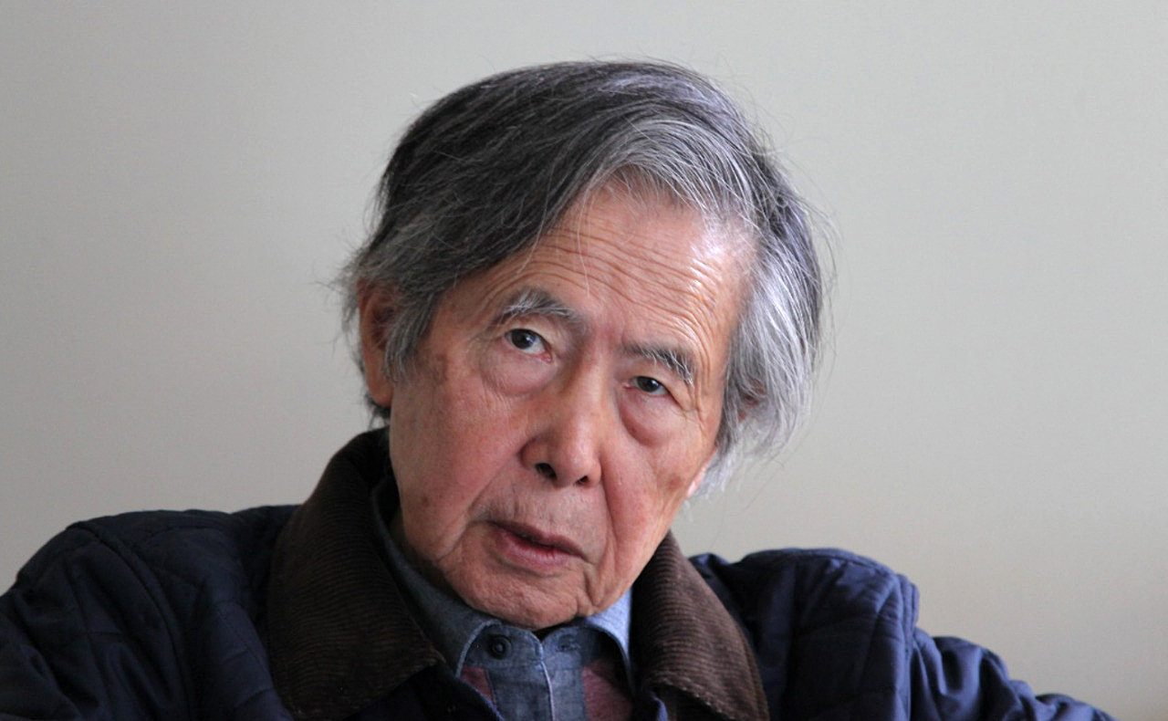 En esta fotografía publicada en el 2018 por la oficina de prensa de Fujimori, el expresidente peruano Alberto Fujimori (1990-2000) posa para una fotografía en Lima.