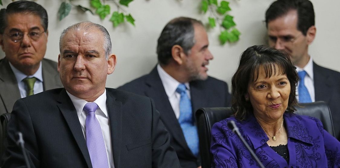 La Directiva del Banco Nacional avaló elevar el salario de Juan Carlos Corrales, gerente de la entidad, de ¢13,6 millones al mes a ¢14,2 millones. A su lado, Ana Isabel Solano, presidenta del Banco, quien apoyó el acuerdo.