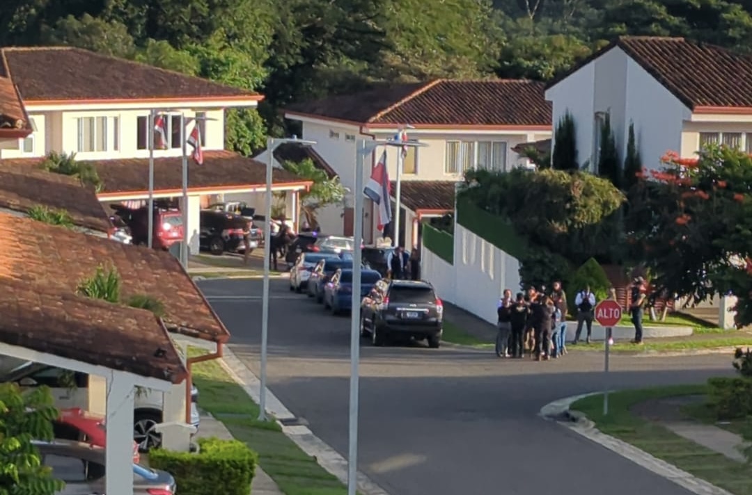 Allanamiento en Ciudad Colón - Exclusivo La Nación