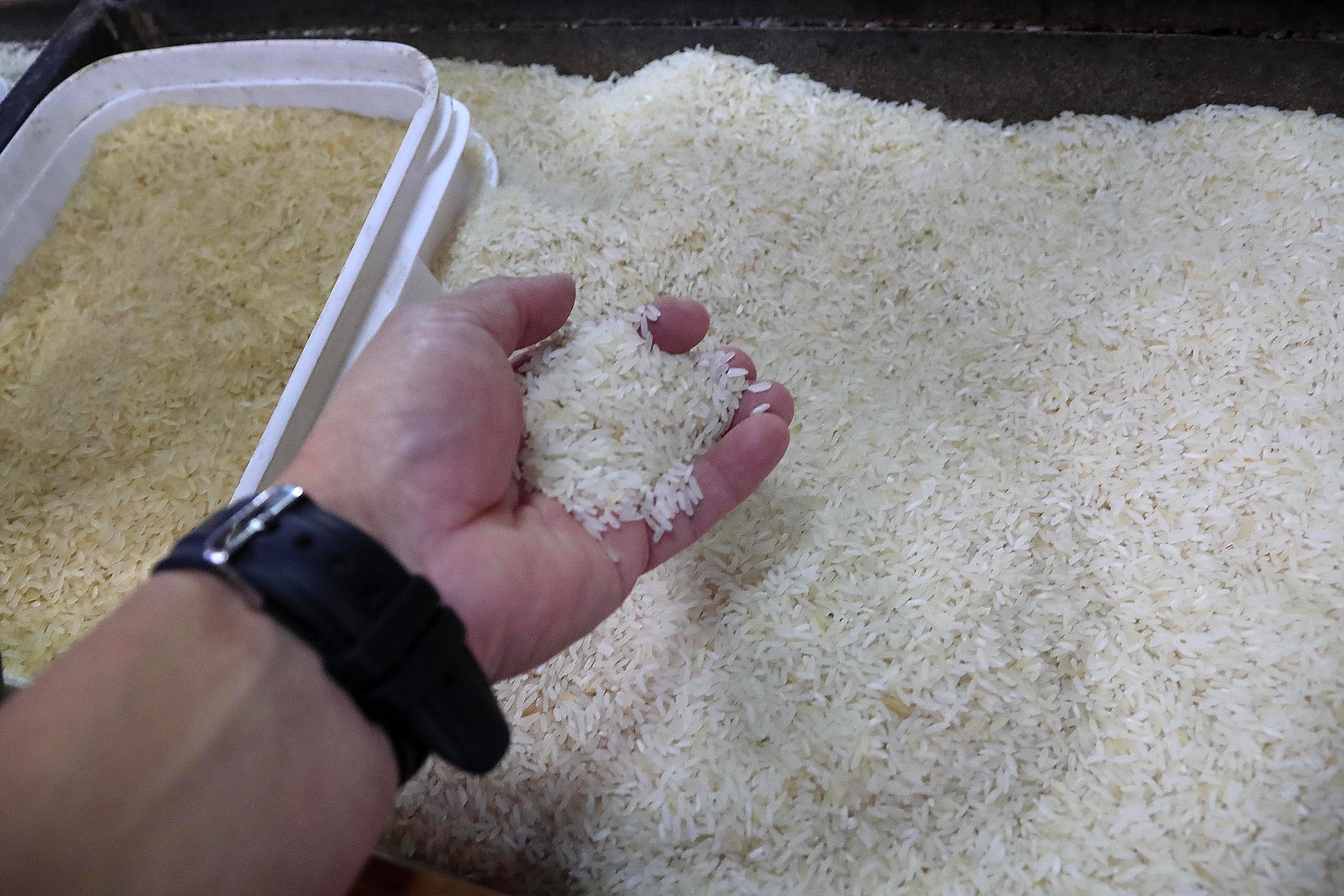 08/08/2022 Mercado municipal de Cartago. La ausencia de una decisión del Consejo Nacional de Producción (CNP) para autorizar la importación de frijol, sin el arancel del 30%, podría causar un incremento en el precio de ese grano. Eso no solo atizaría la inflación, sino que golpearía precisamente a las familias más pobres del país, que mas consumen arroz y frijoles, y que hoy se ven afectadas por los incrementos en la canasta básica.