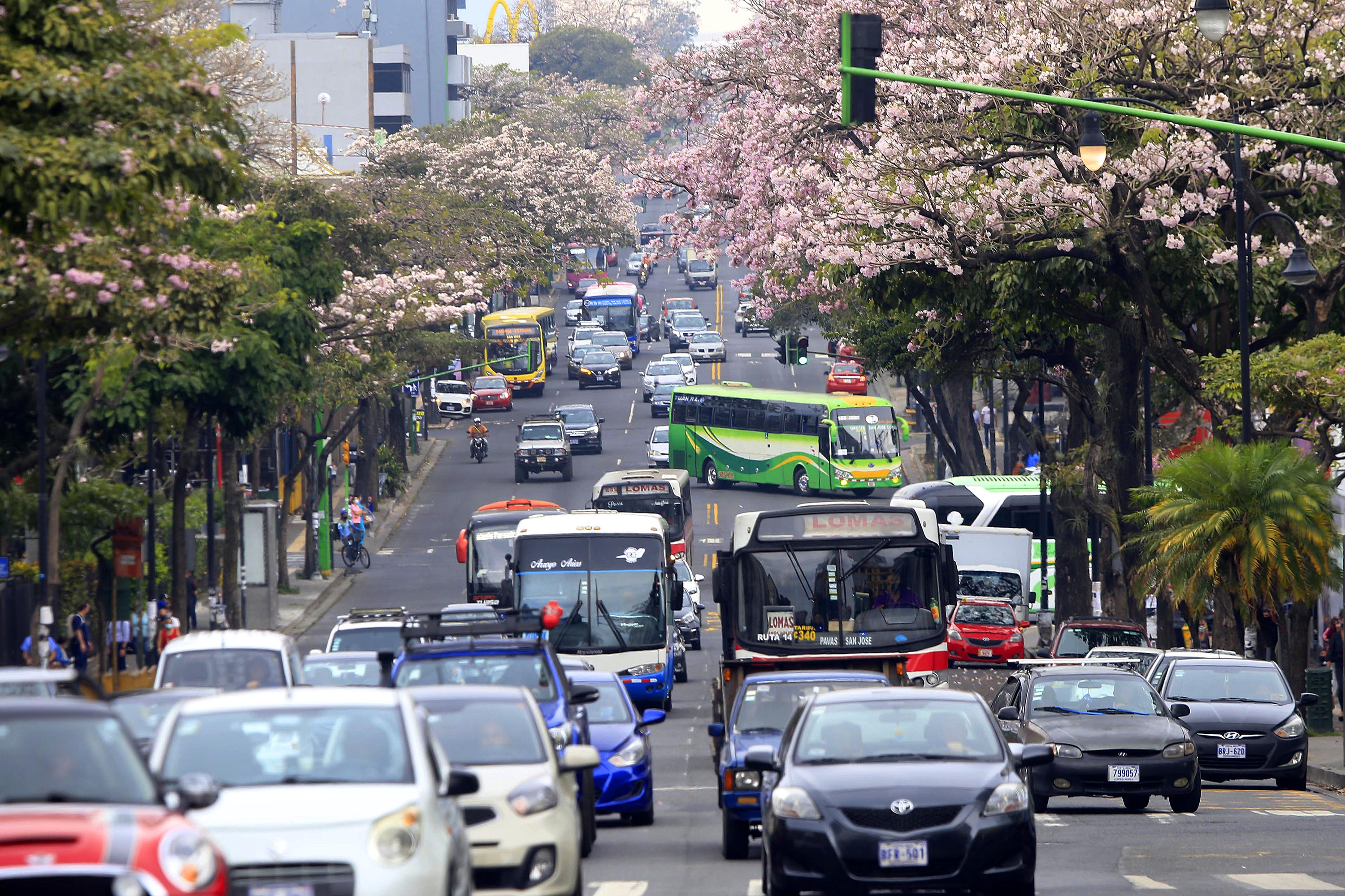 06/04/2021 San José. Vista panorámica del Paseo Colón para ilustrar notas relacionadas con restricción vehicular, circulacíon, marchamo, etc. Foto: Rafael Pacheco