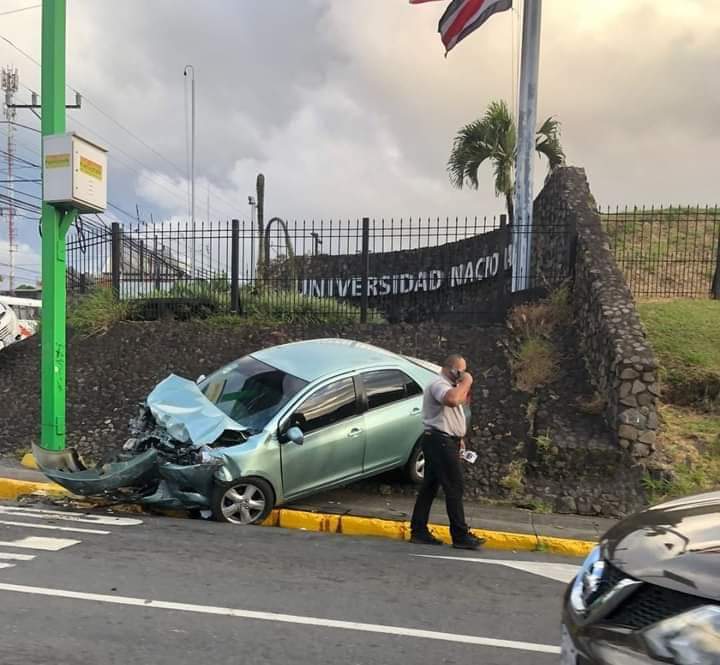 Conductores resultan ilesos de milagro tras violento choque | La Teja