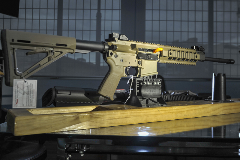 Este rifle AR-15, marca Sig Sauer, modelo 516, calibre 5,56, es permitido por ley, pero Gamboa prohibió su importación para civiles. | JOSÉ CORDERO