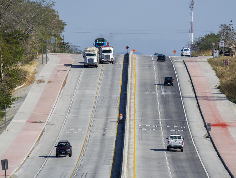 10-03-2016, Guanacaste, El Ministerio de Obras Públicas y Transportes (MOPT) abrirá este jueves los cuatro carriles de la sección de 20 kilómetros entre Bagaces y Liberia. La apertura incluye los intercambios con las comunidades de Bagaces, Barrio La Cruz, Liberia y Colegio Laboratorio. Fotografía José Cordero