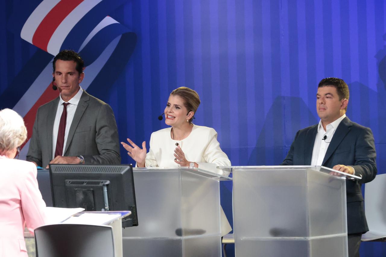 Laura Fernández, candidata del PPSO, participa en el debate Columbia - U Latina.