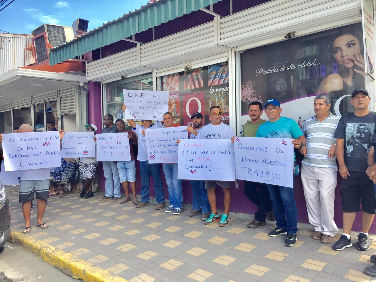 Trabajadores de Standard Fruit Company de Costa Rica se manifestaron en Limón. Raul Cascante. Corresponsal de LN en Limón
