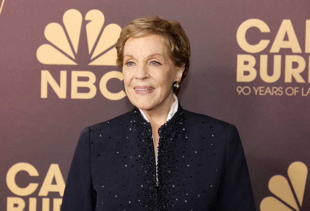 Julie Andrews cumple 90 años: fue abusada, perdió su voz y aun así  conquistó el mundo | La Nación