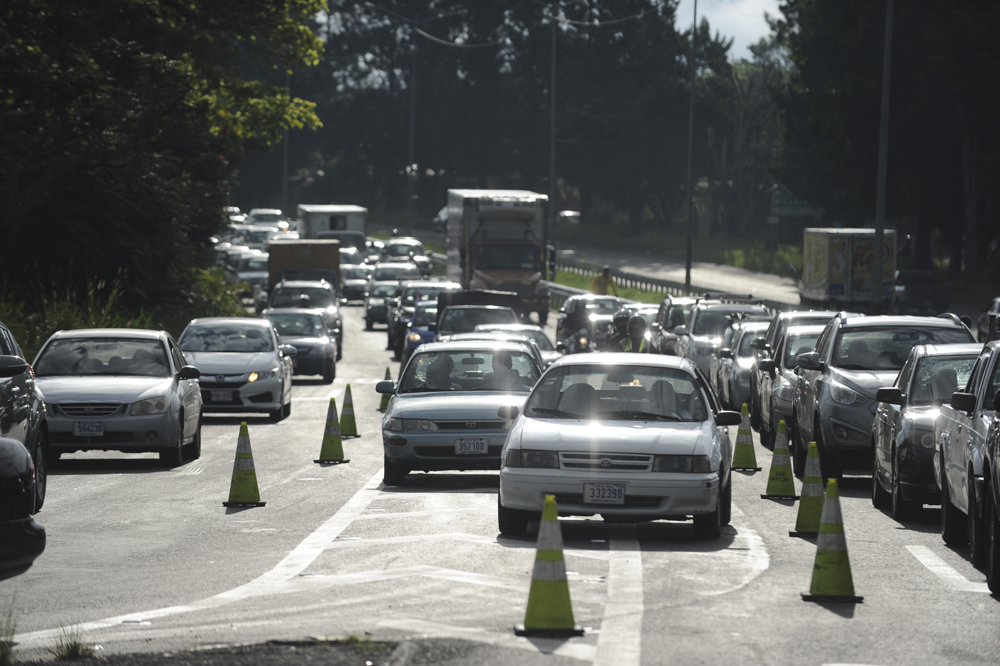 Estimaciones hechas por el Laboratorio Nacional de Materiales y Modelos Estructurales (Lanamme) señalan que por la autopista Florencio del Castillo transitan todos los días 60.000 vehículos. Esta es la principal vía de comunicación entre San José y Cartago. | JORGE NAVARRO.