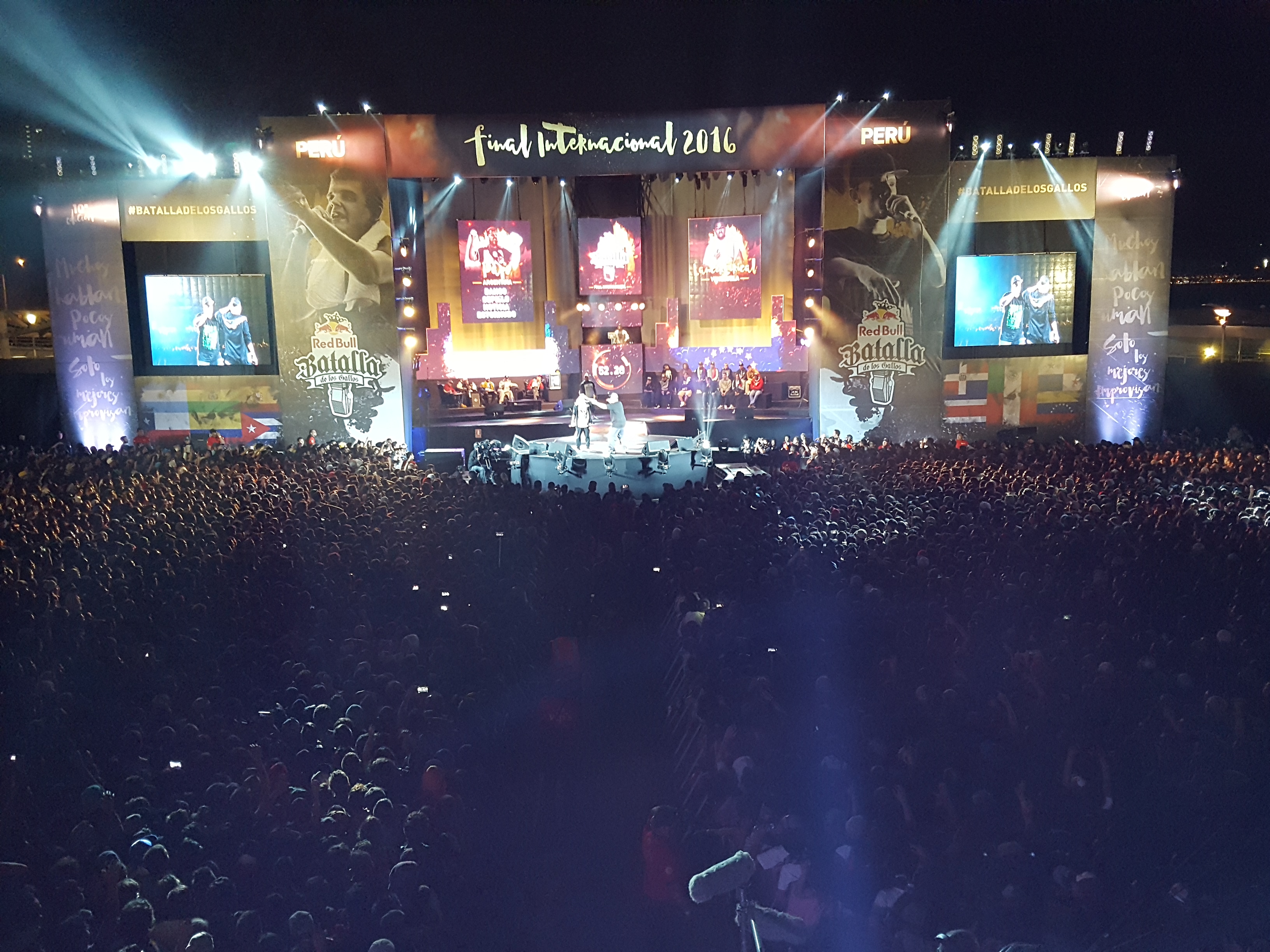 Unas 24.000 personas presenciaron la final de Batalla de los gallos.