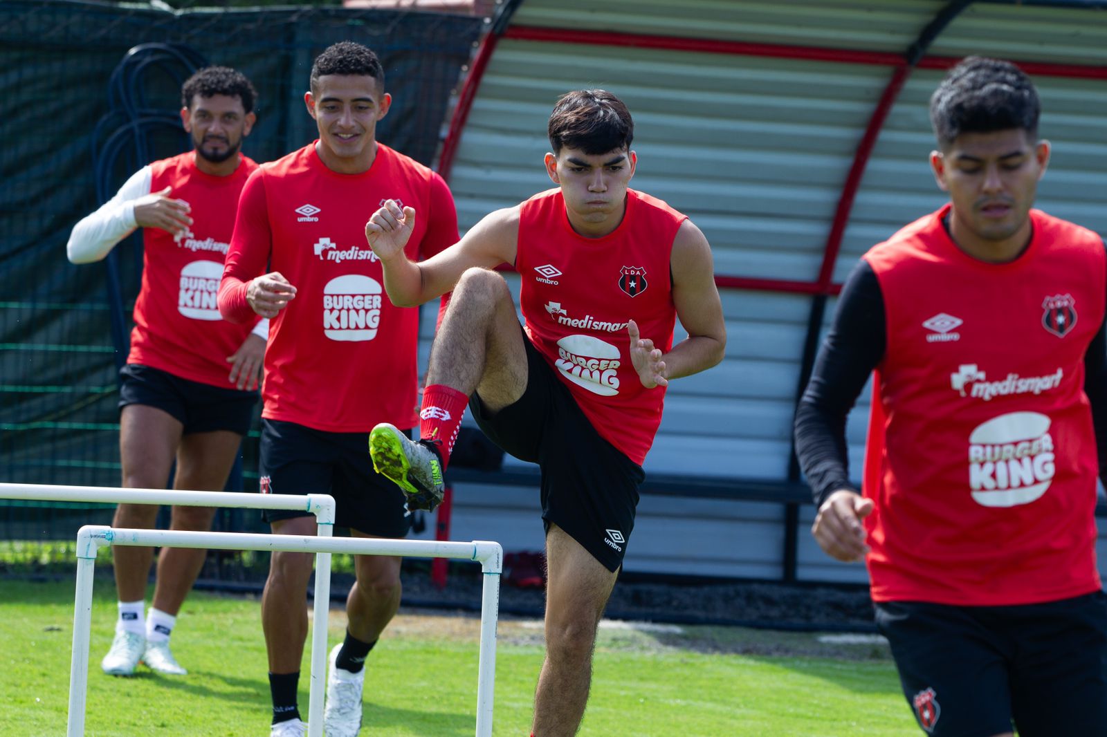 Leonardo Menjívar cuenta las horas para debutar con Alajuelense. La Liga realiza los trámites para habilitarlo cuanto antes.