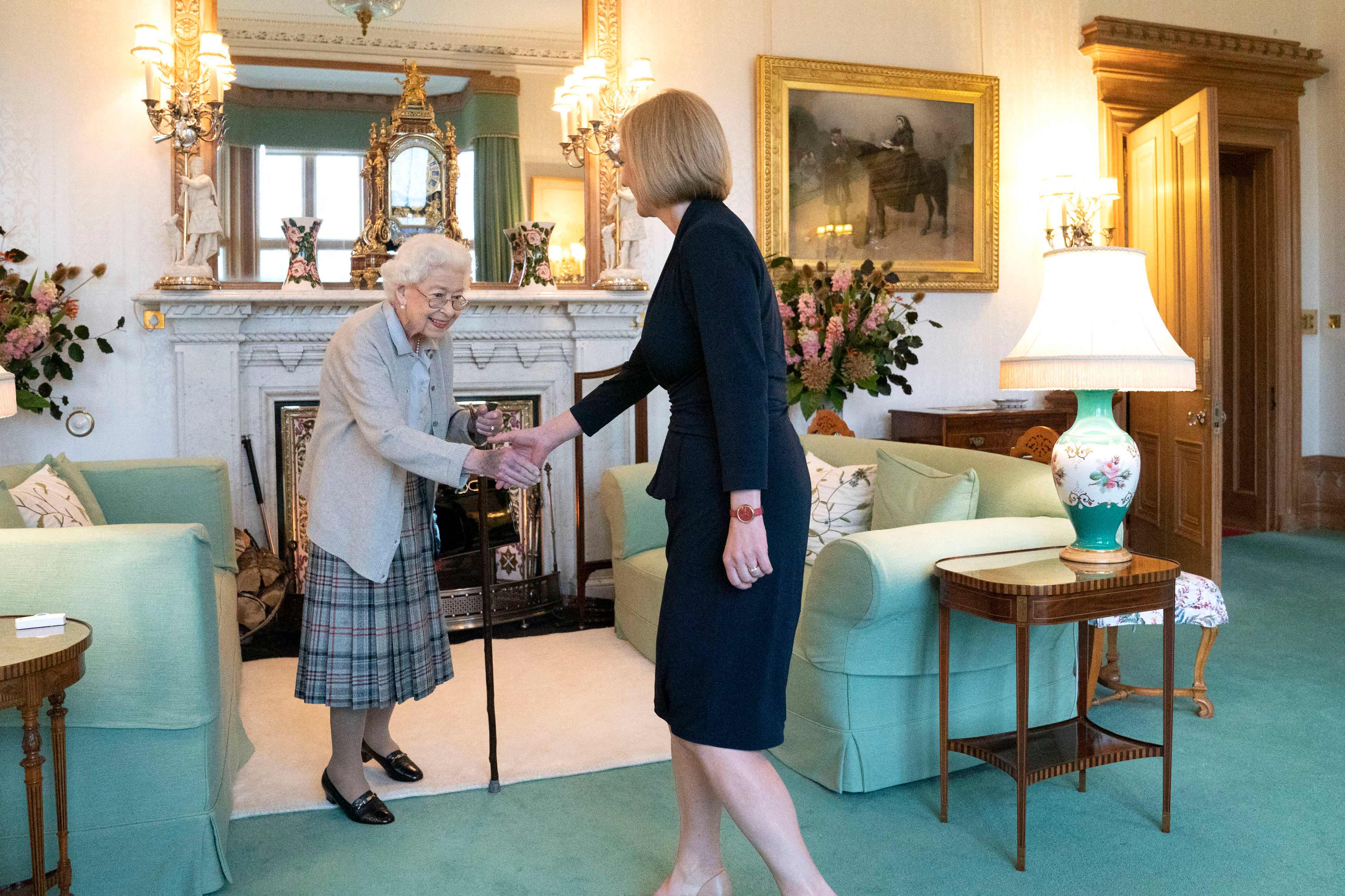 TOPSHOT - Britain's Queen Elizabeth II and new Conservative Party leader and Britain's Prime Minister-elect Liz Truss meet at Balmoral Castle in Ballater, Scotland, on September 6, 2022, where the Queen invited Truss to form a Government. - Truss will formally take office Tuesday, after her predecessor Boris Johnson tendered his resignation to Queen Elizabeth II. (Photo by Jane Barlow / POOL / AFP)