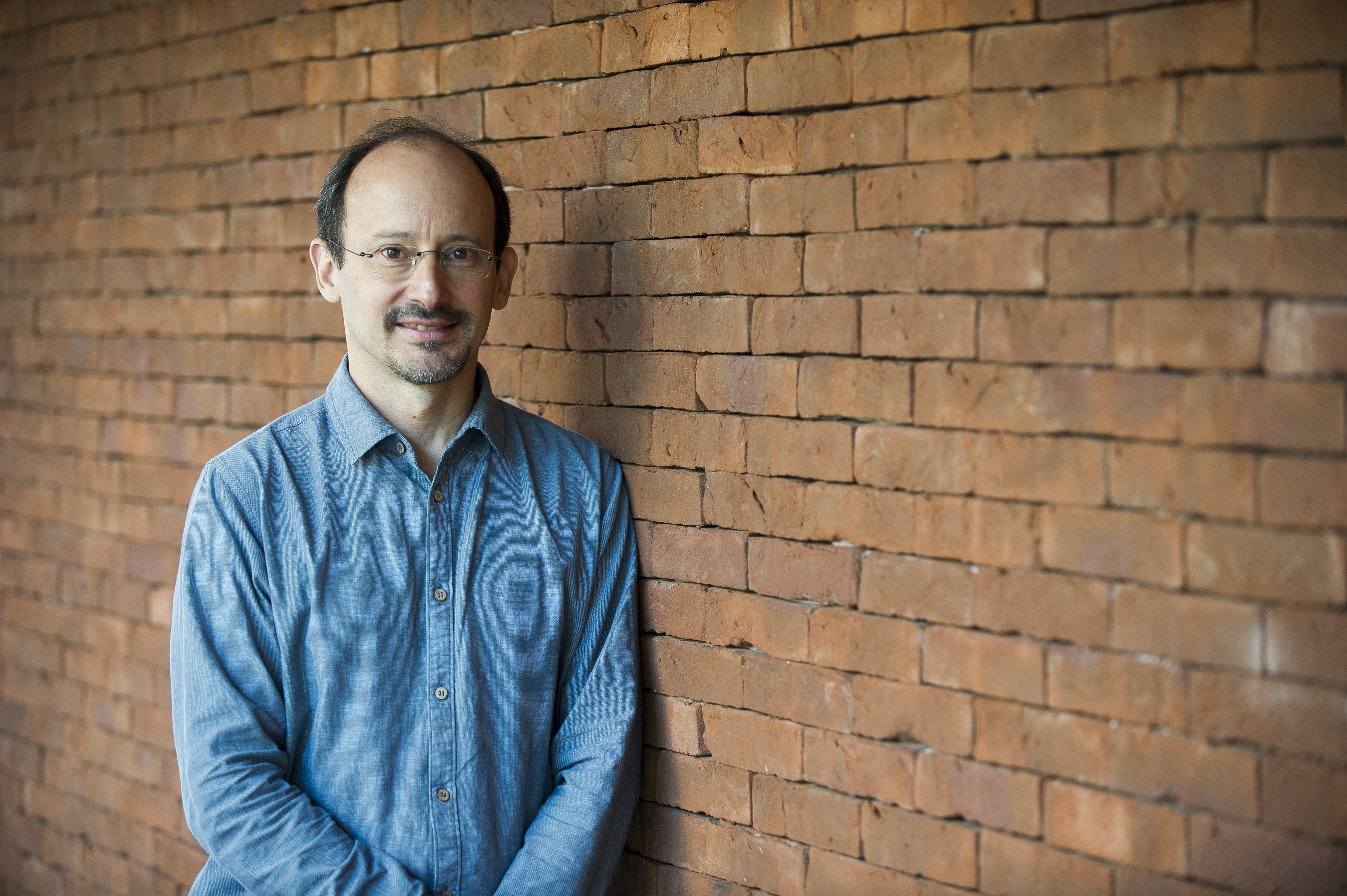 Javier Pizarro Cerda es microbiólogo molecular y trabaja en el Instituto Pasteur de Francia desde 1999.
