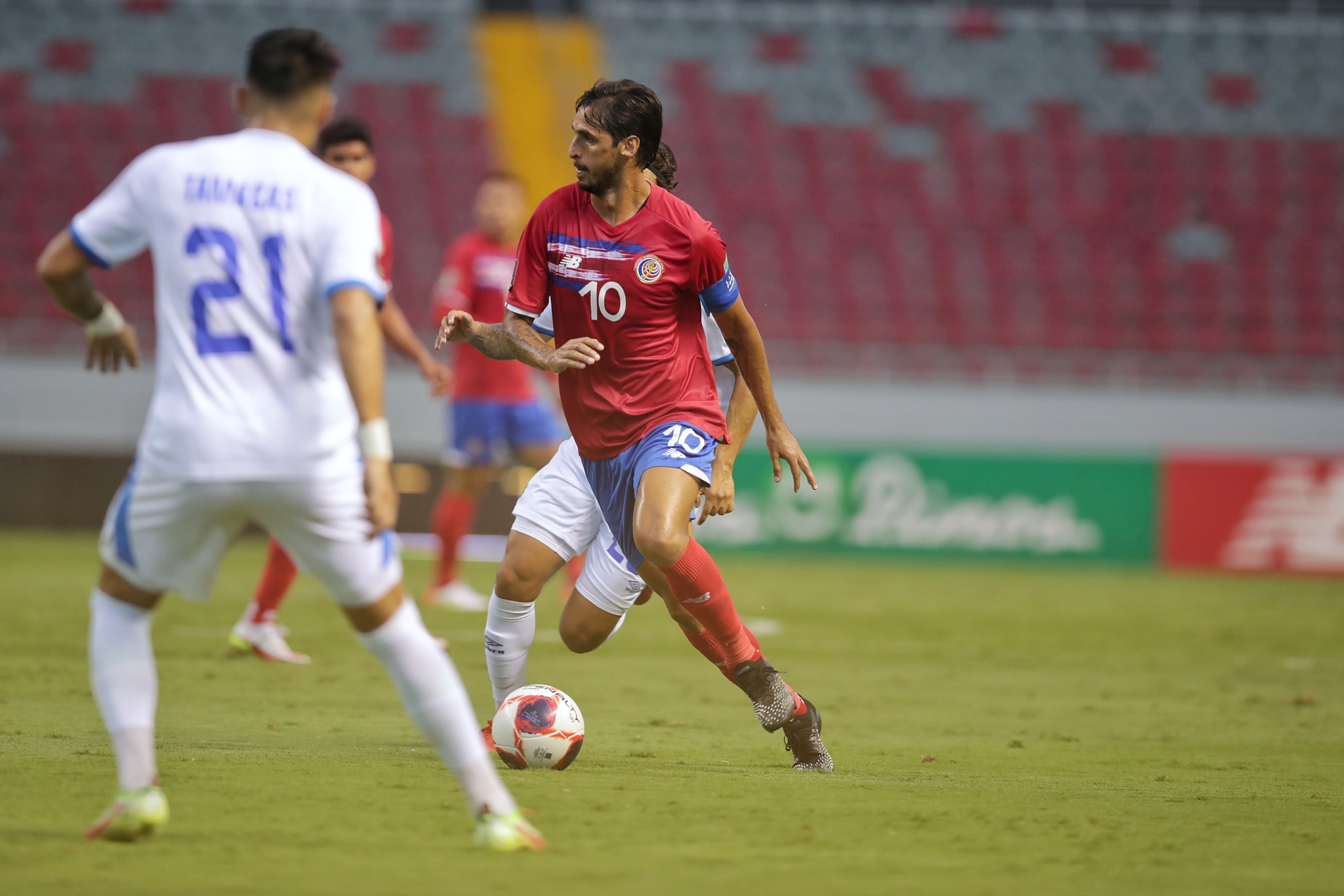 10/10/2021/ Juego entre Costa Rica vs El Salvador por eliminatorias al mundial de Qatar 2022 en el Estadio Nacional / foto John Durán