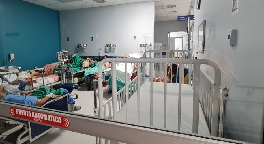 El Hospital San Carlos tiene el cupo lleno con 56 personas hospitalizadas con covid-19. Entre este martes 17 y miércoles 18 de agosto se trasladaron 23 pacientes a hospitales josefinos.