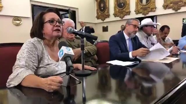 Los exdiputados expresaron su malestar este lunes en el Salón de Expresidentes de la Asamblea Legislativa. En la imagen, Gloria Valerín, José Miguel Corrales, Otto Guevara, Óscar Campos y Célimo Guido. Foto: David Vargas para LN.