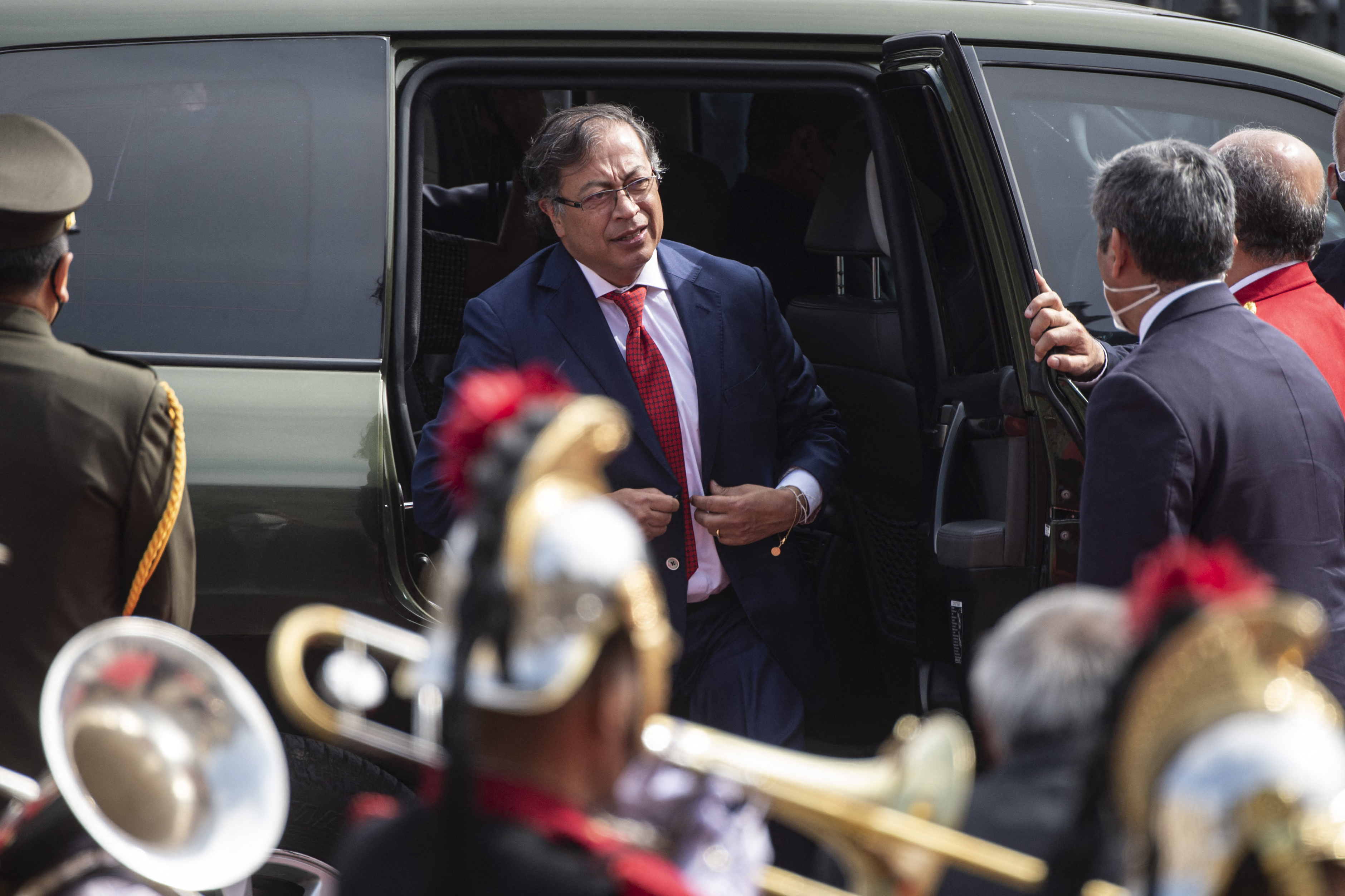 Colombia's President Gustavo Petro arrives to a meeting with Peru's President Pedro Castillo at the Government Palace in Lima, on August 29, 2022. - The presidents of the countries of the Andean Community of Nations (CAN) will meet this Monday in Lima, in the international debut of Colombian President Gustavo Petro, with the aspiration that Chile and Venezuela return to the bloc. (Photo by ERNESTO BENAVIDES / AFP)