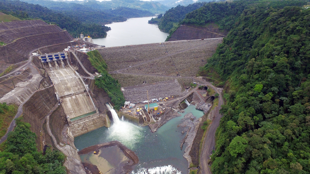 15/4/16. Proyecto Hidroelectrico el cual a menos de 6 años de haber iniciado su construccion,dio un paso importante de conectarse al Sistema Electrico Nacional,dicho proyecto es la obra de ingenieria mas grande de la historia del pais. Fotos ICE