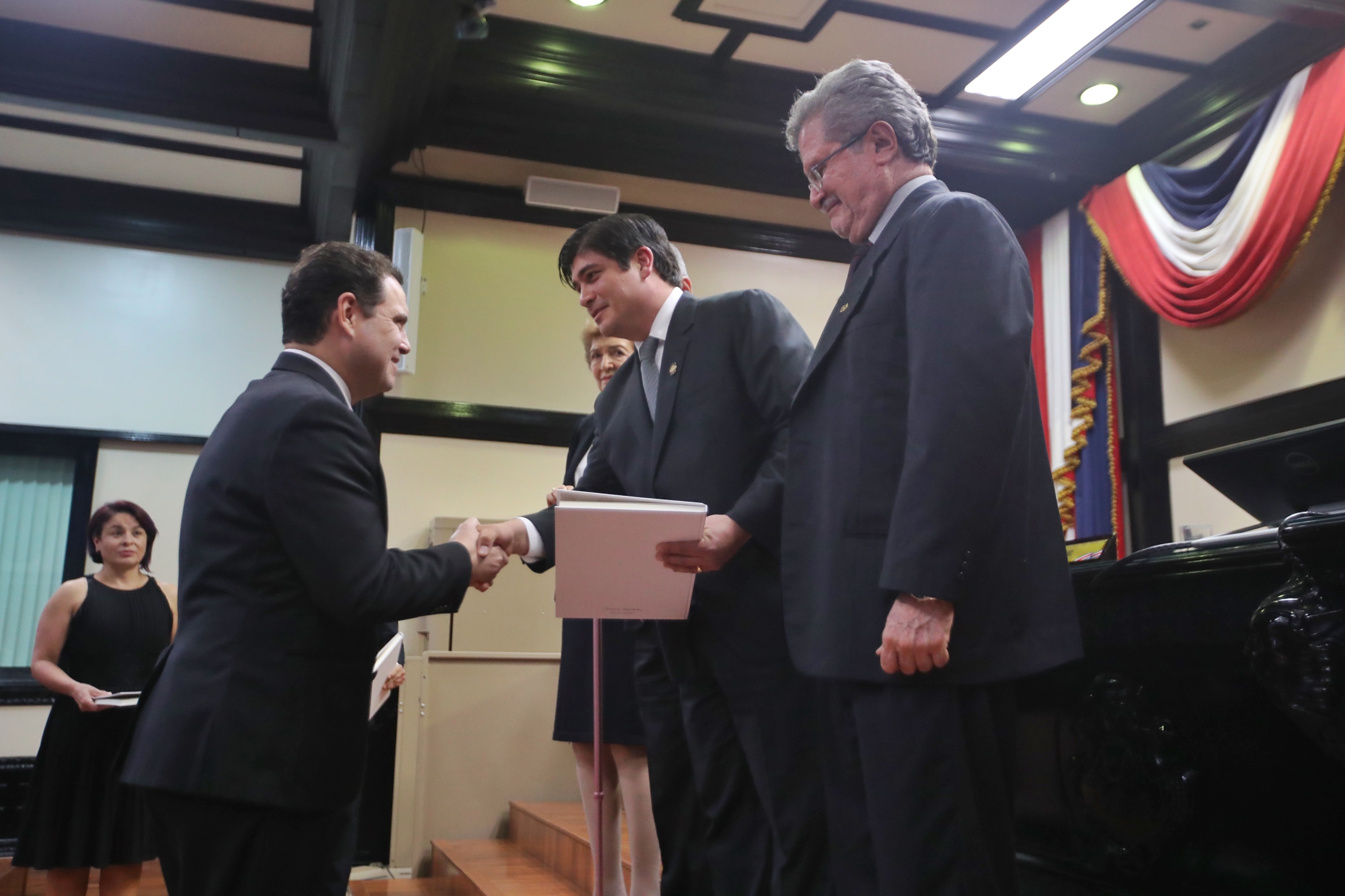 07/11/2017/ Sesión solemne en la Asamblea Legislativa por el 70 aniversario de la constitución en el cual se hicieron presentes diputados, expresidentes y el presidente de la República Carlos Alvarado / Foto John Durán