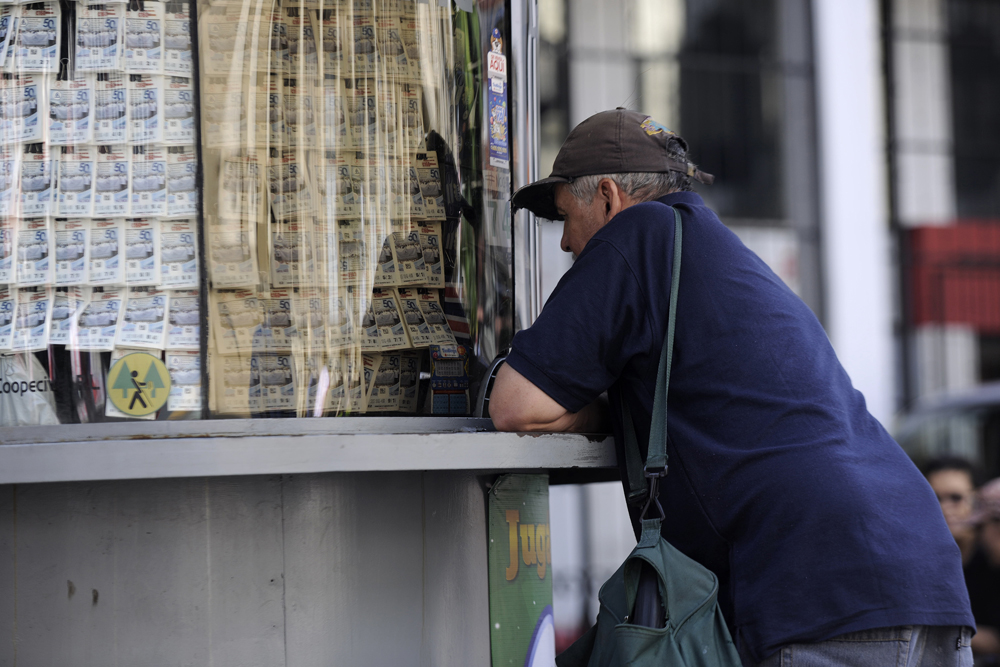 Más de 1.500 puntos de venta en todo el país facilitan a los jugadores de loterías electrónicas adquirir los boletos para estos sorteos. | RAFAEL MURILLO.