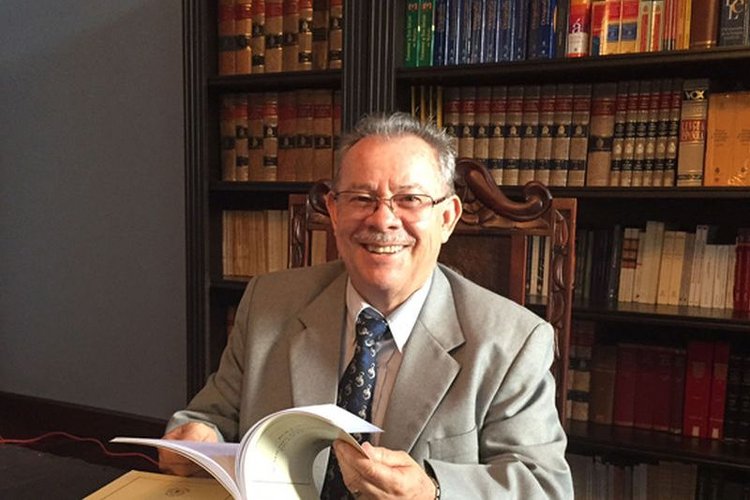 Víctor Manuel Sánchez Corrales fue elegido miembro de la Academia Costarricense de la Lengua el 2 de mayo del 2012.