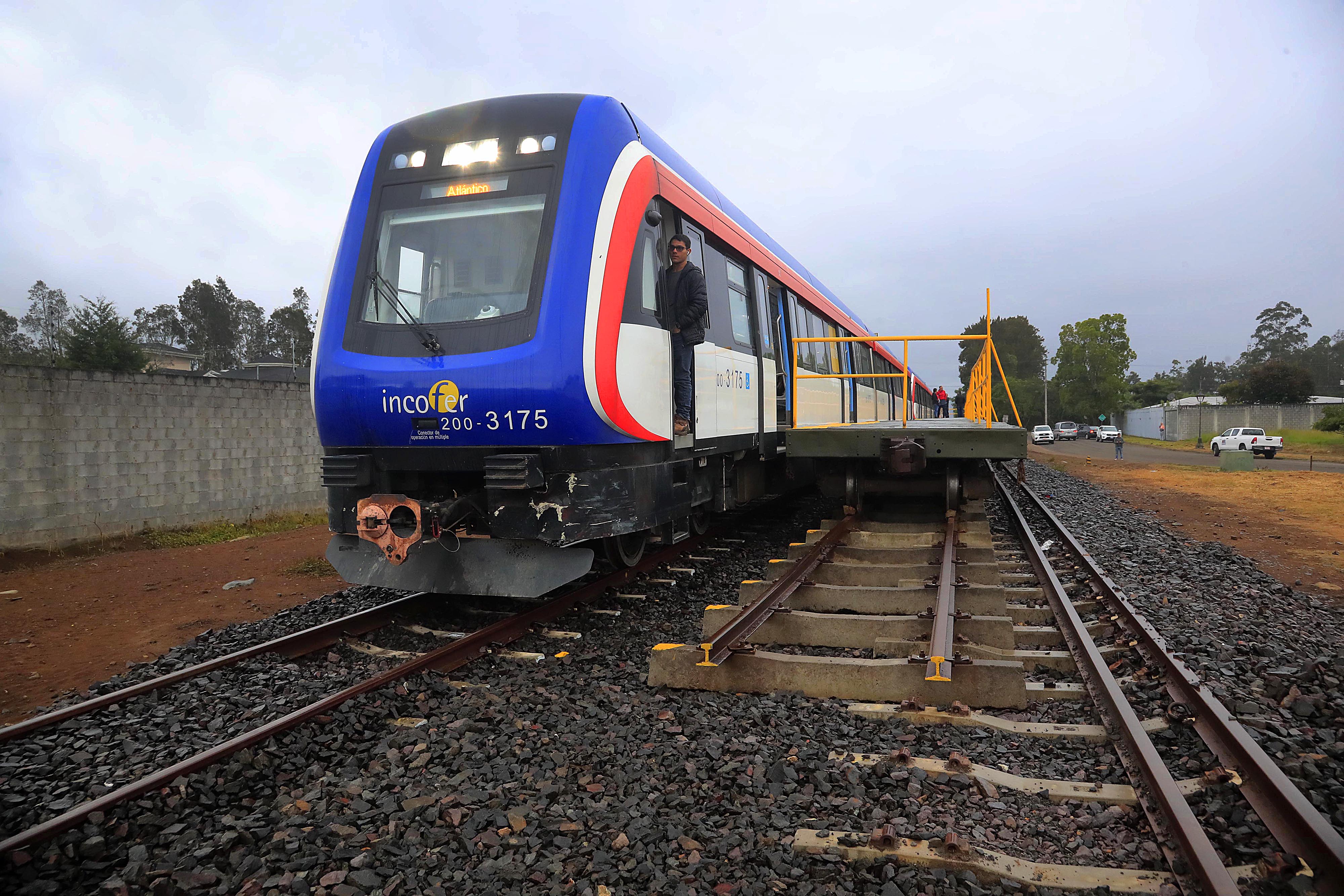 18/09/2023 Paraíso de Cartago. A las 6:05 a.m. partió, unos dos kilómetros antes del centro de este cantón brumoso, el primer tren con rumbo a San José. Entre los aproximadamente veinte pasajeros hubo estudiantes, trabajadores e incluso quienes aprovecharon el viaje para asistir a una cita médica.