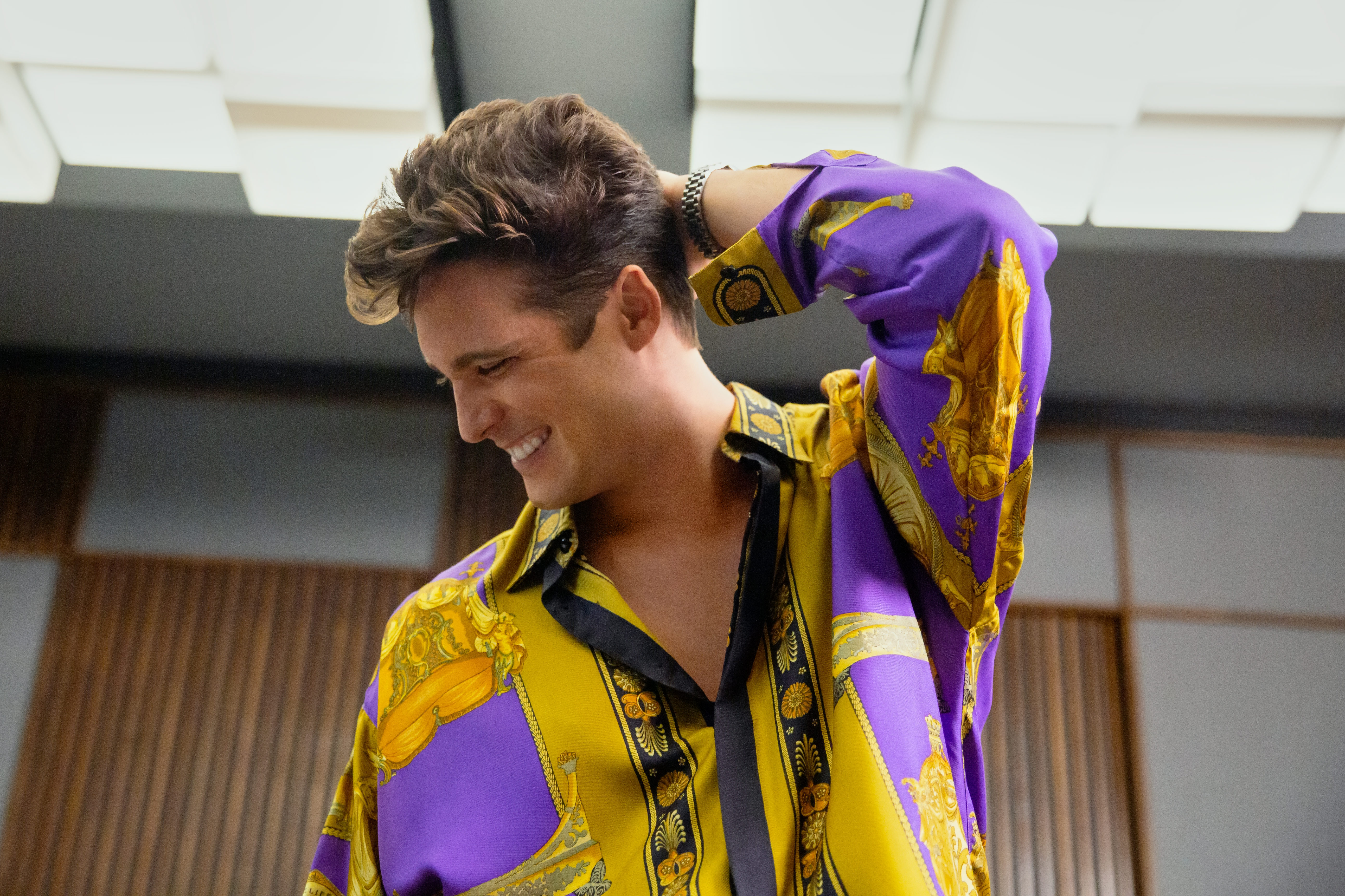 LUIS MIGUEL SEASON 2 (L to R) DIEGO BONETA as LUIS MIGUEL in LUIS MIGUEL SEASON 2. Cr. CAMILA JURADO/NETFLIX © 2021