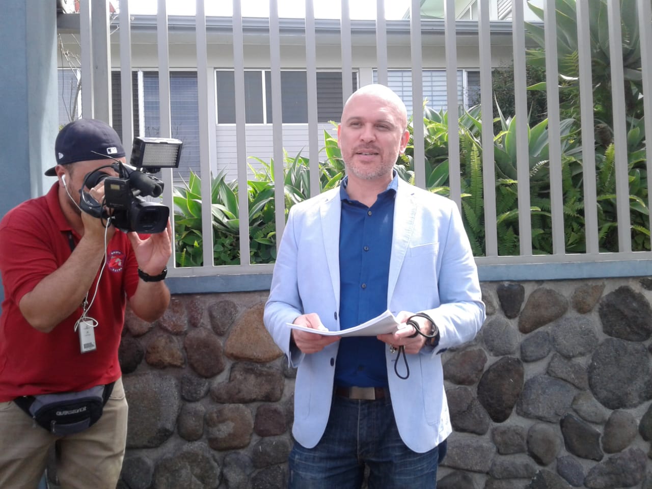 Momento en que Luis Alonso Naranjo presenta la denuncia contra la cúpula de Restauración Nacional: Foto: Jeffry Zamora