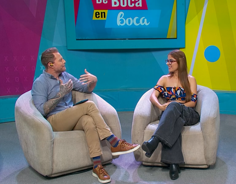 Majo Ulate junto a Mauricio Hoffmann en De boca en boca