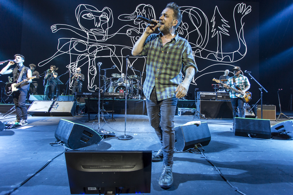 Ícono.Vicentico es la cara más reconocible de los Cadillacs. Él dio un concierto en el país en el 2014, como parte del FIA. CORTESÍA DE SONY MUSIC