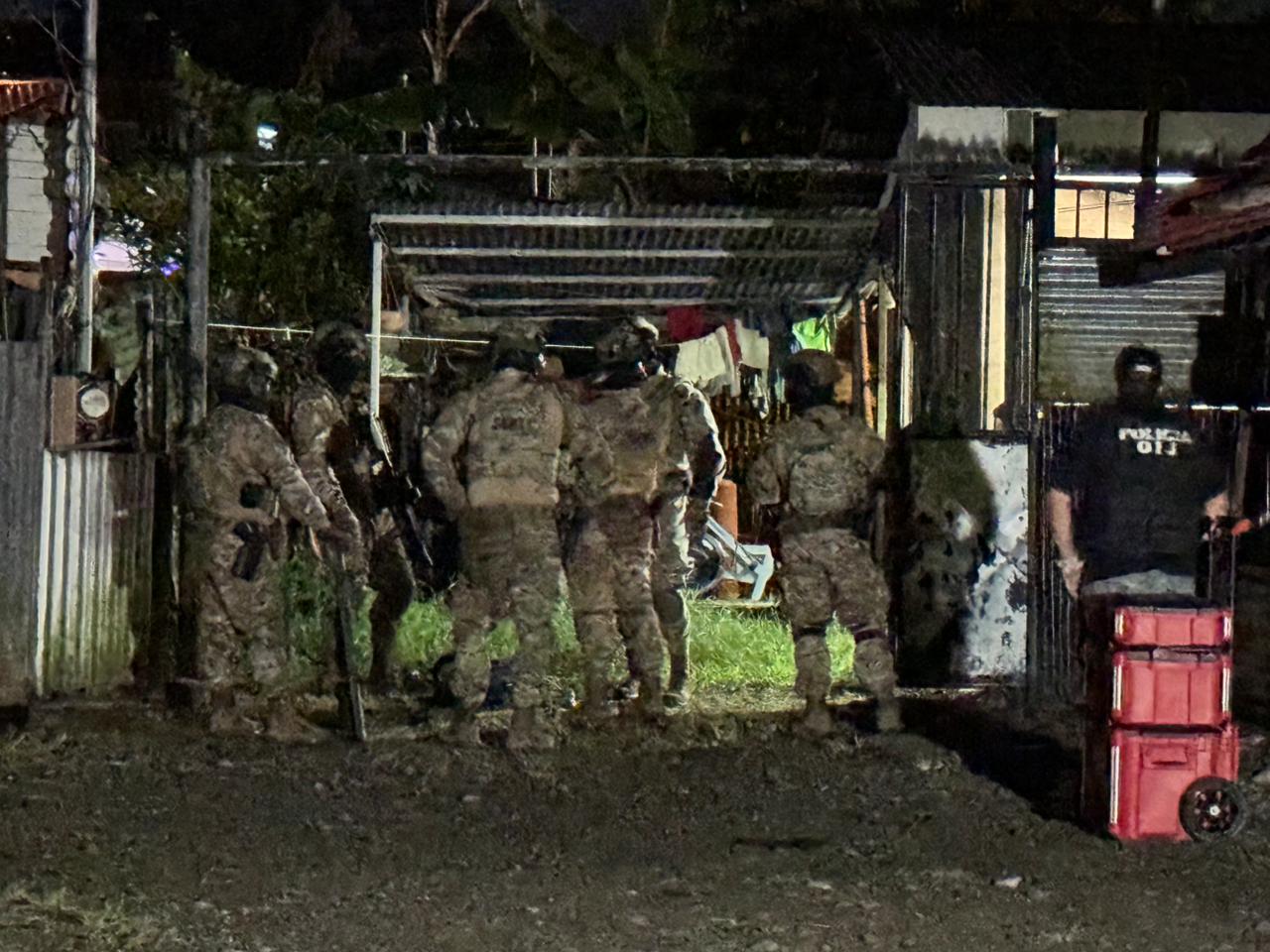 Agentes del Servicio Especial de Respuesta Táctica (SERT) del OIJ, participaron en el allanamiento contra una banda conocida de Limón conocida como los Hijos de Al Qaeda.