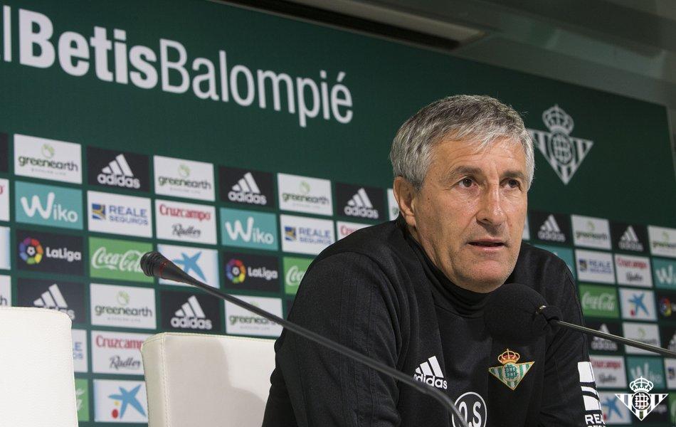 Quique Setién, técnico de Joel Campbell en el Betis, en conferencia, este sábado 10 de febrero. Foto Betis Balompié